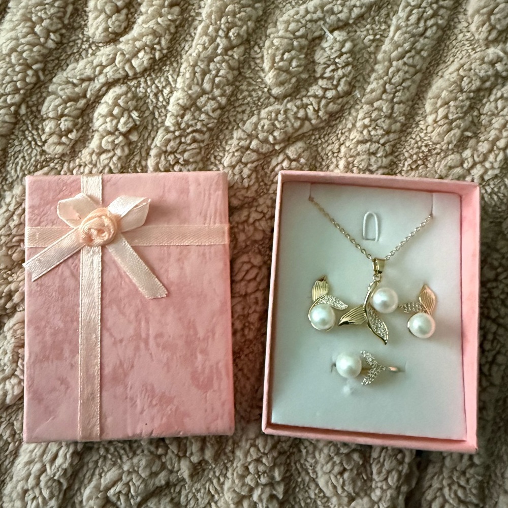 Elegant Gold and Pearl Jewelry Set ♓️ Pisces